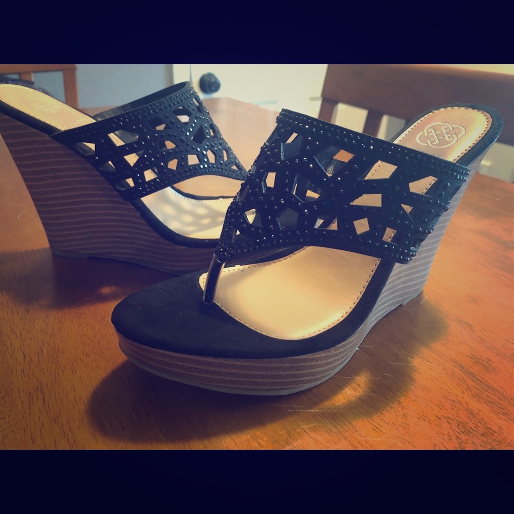 NWOT Daisy Fuentes Wedges